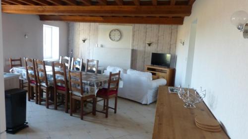 Pertheville-Ners Casa | Maison de la Delle