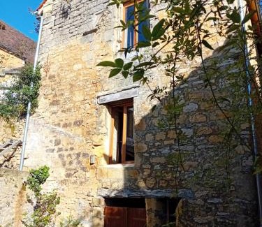Domme Casa | Maison de la Ruelle au cœur de la Bastide de Domme avec cour terrasse