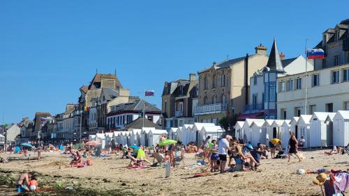 Saint-Regnobert-de-la-Cote-de-Nacre Casa | Maison de pêcheur charmante et atypique en pierre, 1 min de marche de la mer