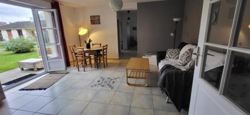 Milly-la-Foret Casa | Maison de plein pied avec jardin privatif centre ville