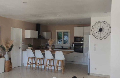 Gareoult Casa | Maison de Plein Pied, au Calme, sur 1650 M2 de Terrain Entièrement Aménagé