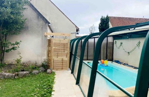 Saint-Loup-de-Naud Casa | Maison de vacances avec piscine et spa