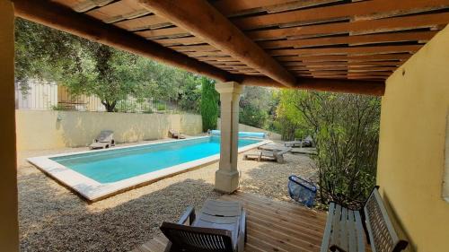 Rustrel Casa | Maison de vacances avec piscine privative, Oustau des Oliviers vue dominante Colorado provençal