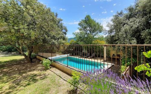 Rustrel Casa | Maison de vacances avec piscine privative, Oustau des Oliviers vue dominante Colorado provençal