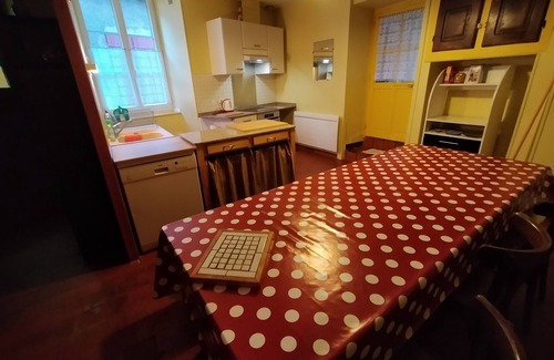 Toulon-sur-Arroux Casa | Maison de Village Avec Grand Jardin Très Calme