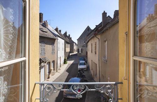 Toulon-sur-Arroux Casa | Maison de Village Avec Grand Jardin Très Calme