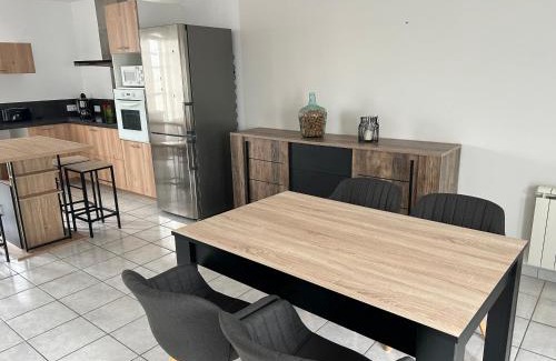 Dange-Saint-Romain Apartamento | Maison de ville 2 chambres