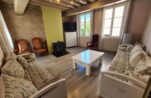 Bourgogne Casa | Maison de ville cosy à Orléans avec parking, proche commerces et loisirs - FR-1-590-245