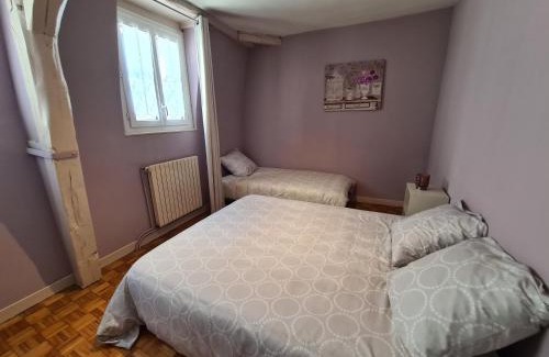 Bourgogne Casa | Maison de ville cosy à Orléans avec parking, proche commerces et loisirs - FR-1-590-245