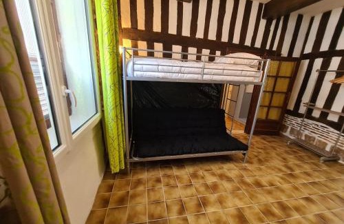 Bourgogne Casa | Maison de ville cosy à Orléans avec parking, proche commerces et loisirs - FR-1-590-245