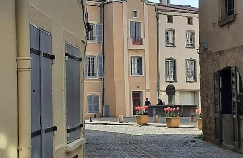 Vic-le-Comte Casa | Maison de ville