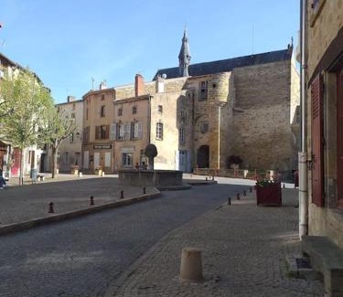 Vic-le-Comte Casa | Maison de ville