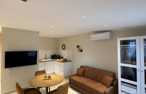 Ceyreste Apartamento | Maison Dhôtes - Studio Tout Équipé Avec Balcon