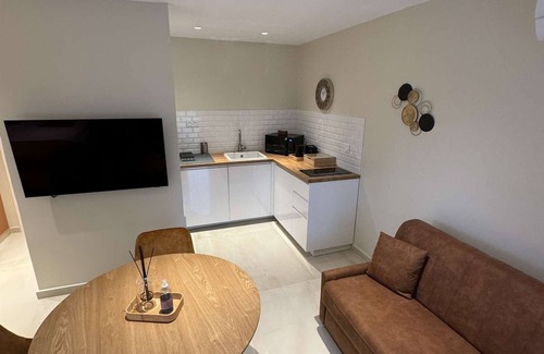 Ceyreste Apartamento | Maison Dhôtes - Studio Tout Équipé Avec Balcon
