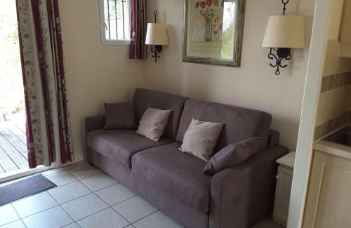 Rouret Casa | Maison Duplex 5p avec Terrasse, WIFI et Parking, Grospierres - FR-1-382-86