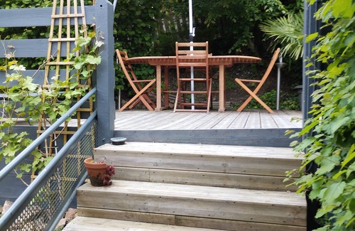 Saint-Vincent-de-Reins Casa | Maison en Pierre Avec une Belle Terrasse en Bois et Barbecue