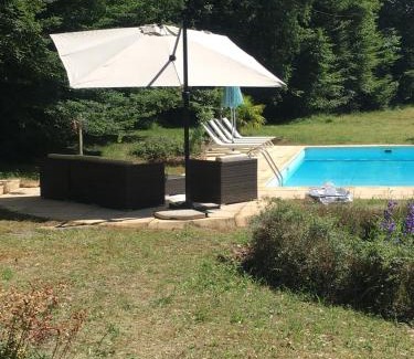 Beynac-et-Cazenac Casa | Maison en pierre Les Chardonnerets avec piscine
