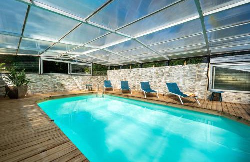 Montfarville Casa | Maison en pierre, piscine et jardin proche mer