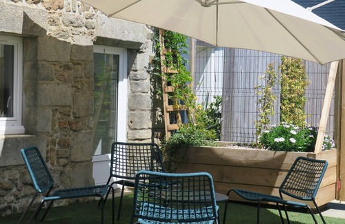 Ploeren Casa | Maison en Pierres, Coeur de Bourg - 4 Personnes