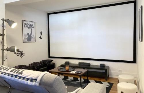 Riom Casa | Maison entière avec espace cinéma