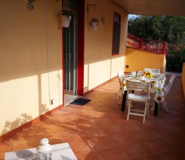 Agnone Bagni Apartamento | Maison Etoile de Mer