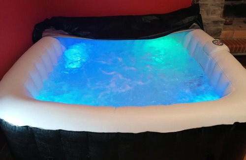 Pleine-Fougeres Casa | Maison familiale avec jacuzzi intérieur