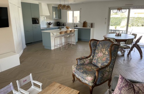 Salles Casa | Maison Familiale au Calme Grande Piscine, Bord de Forêt