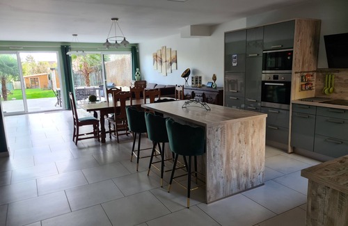 Garches Casa | Maison Familiale Située à Mi-chemin Entre Paris et Versailles, Idéale JO