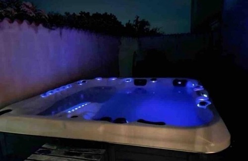 Jonquieres-Saint-Vincent Villa | Maison Avec Piscine et Jacuzzi Privés