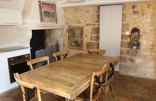 La Capelle-et-Masmolene Casa | Maison de Charme au Cœur dun Vieux Village