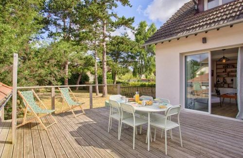 Merville-Franceville-Plage Casa | Maison de Charme à Merville-Franceville-Plage, 10 Pers, Proche Mer, Grande Terrasse et Studio Indépendant - FR-1-788-27