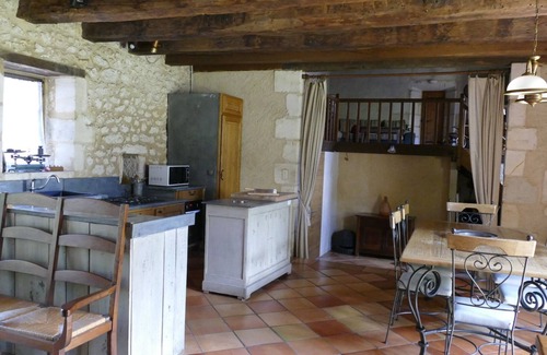 Saint-Martin-des-Combes Casa | Maison de Caractère au Centre du Périgord, Stage de Poterie Possible sur Site