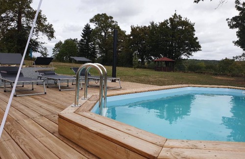 Saint-Quentin-sur-Charente Casa | Maison Renove et Independante a Bord du lac Avec Jardin et Piscine Prive