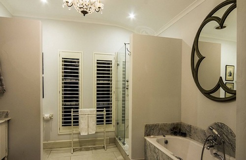 Umhlanga Cama Y Desayuno | Maison - H Guest House