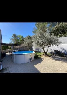 Bagnols-sur-Ceze Apartamento | Maison individuelle avec extérieur et piscine