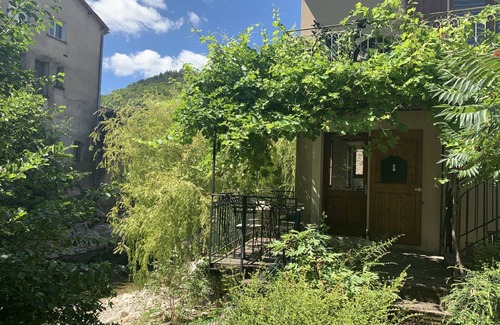 Villefort Casa | Maison les Pieds Dans L'eau