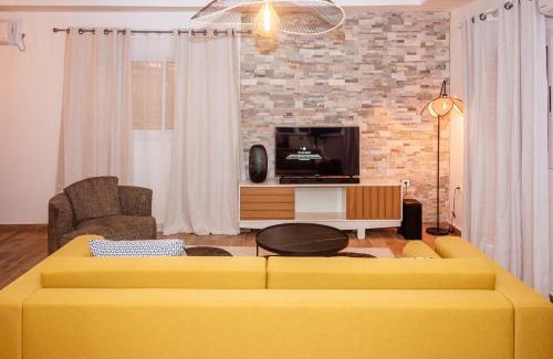 Douala Apartamento | Maison Meublée *WIFI* *CLIM* *PARKING*