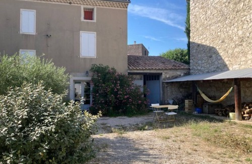 Methamis Casa | Maison Mitoyenne Avec Cour et Grand Garage, Idéale Pour les Randonnées