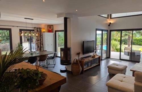 Soyaux Casa | Maison moderne à Soyaux avec piscine privée et parking - FR-1-653-279