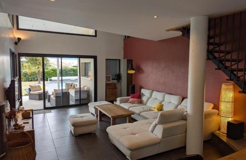 Soyaux Casa | Maison moderne à Soyaux avec piscine privée et parking - FR-1-653-279