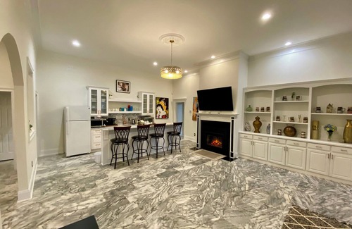 Dahlonega Villa | Maison Paradis- River Front/Two-Kitchens/7.5-Bath/6-Bed!