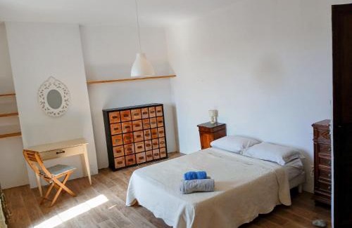 Cuxac-dʼAude Cama Y Desayuno | Maison Pelissier Bed and Breakfast with swemming pool