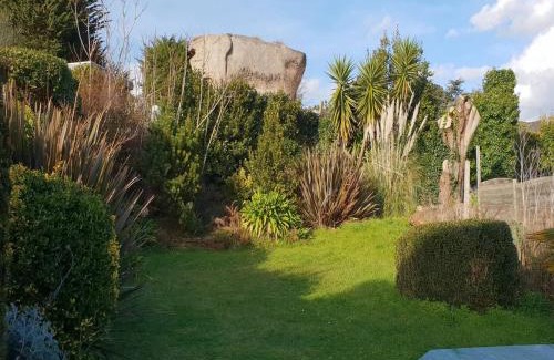 Tregastel Casa | Maison pour 6 pers. à Trégastel avec jardin clos, proche plage et commerces, WiFi et billard - FR-1-368-159