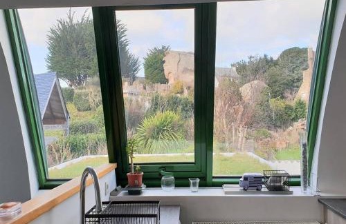 Tregastel Casa | Maison pour 6 pers. à Trégastel avec jardin clos, proche plage et commerces, WiFi et billard - FR-1-368-159