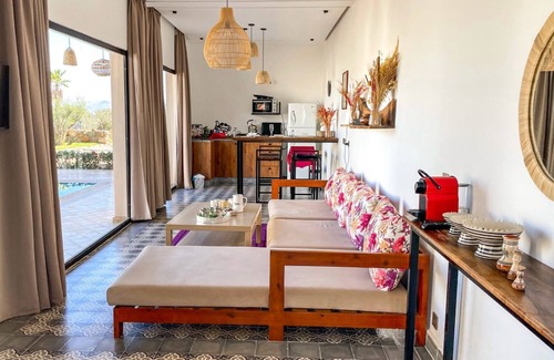 Amizmiz Casa | Maison Privée Avec un Piscine et Grand Jardin au Pied des Montagnes de L'atlas