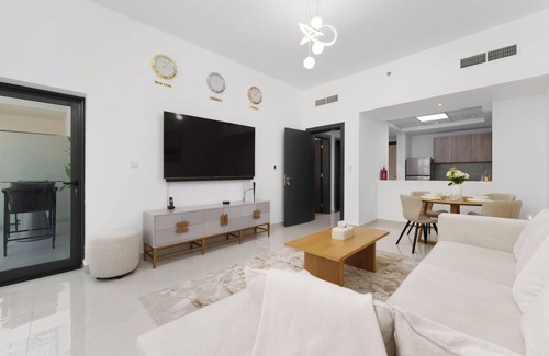 Discovery Gardens Apartamento | Maison Privee - Tranquil Escape w/ Balcony and High-End Facilities
