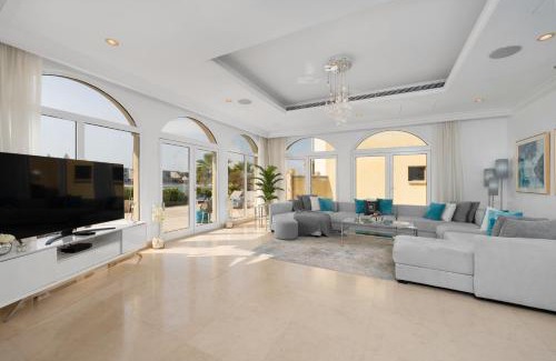 Palm Jumeirah Villa | Maison Privee - Ultra-Luxury Villa with Private Pool & Beach on Palm
