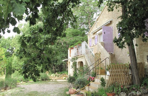 Ginasservis Casa | Maison provençale de caractère 3***jardin 6050m2 ; piscine au centre du village