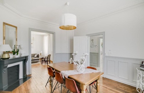 Robert-Espagne Casa | Maison Qui s'y frotte s'y pique