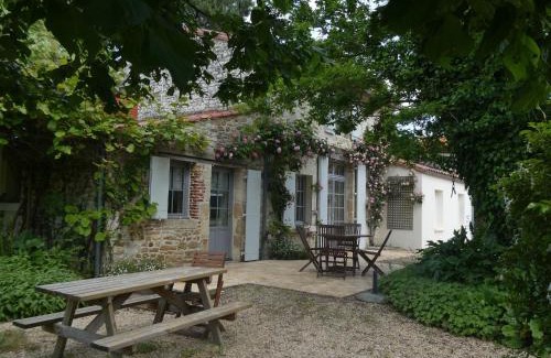 Bourneau Casa | Maison rénovée avec grand terrain, équipements enfants, 3 chambres, proche de D938, vélos inclus - FR-1-426-539